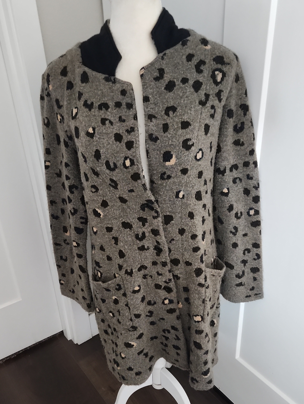 Aldomartins Isabella Gray Leopard Print Cardigan Jacket